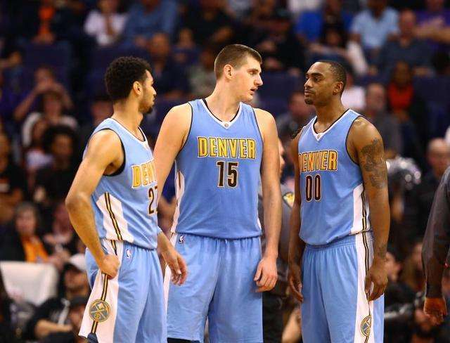 束的博弈 束的博弈